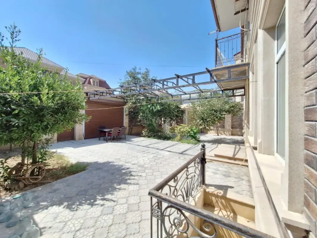 Satılır 6 otaqlı həyət evi 300 m²