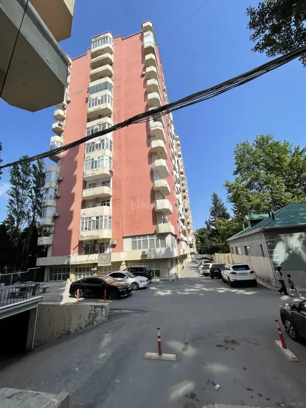 Satılır 4 otaqlı mənzil 140 m²