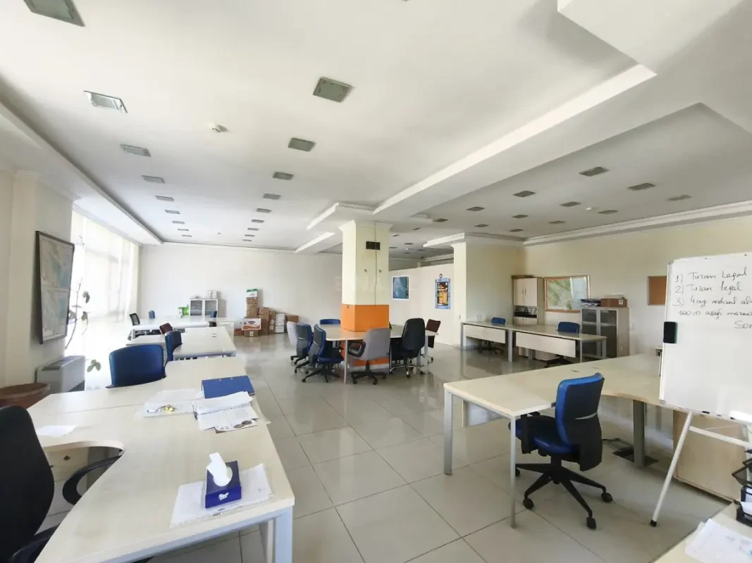 Kirayə verilir 15 otaqlı ofis 650 m²