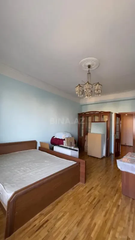 Satılır 3 otaqlı mənzil 130 m²