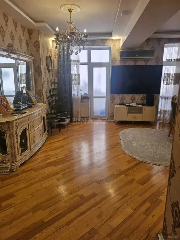 Satılır 3 otaqlı mənzil 110 m²