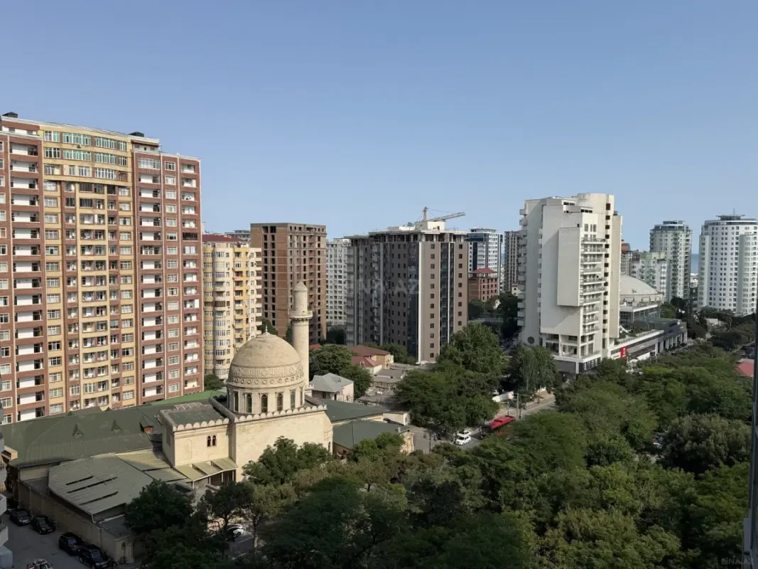 Satılır 4 otaqlı mənzil 170 m²
