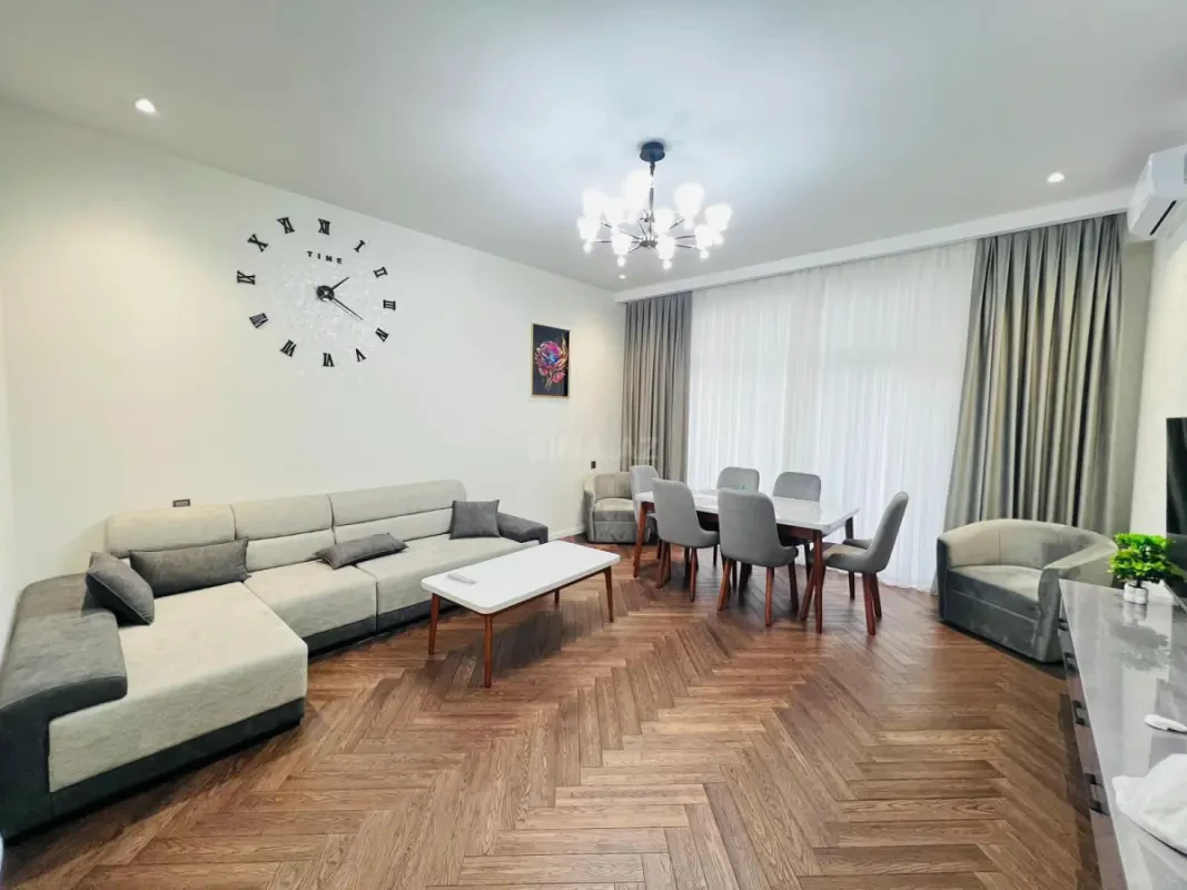 Kirayə verilir 2 otaqlı mənzil 110 m²