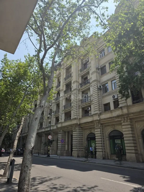 Satılır 5 otaqlı mənzil 155 m²