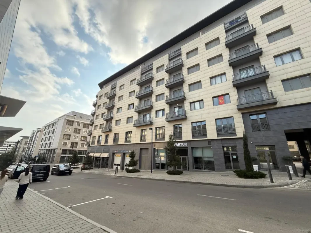 Satılır 5 otaqlı mənzil 215 m²