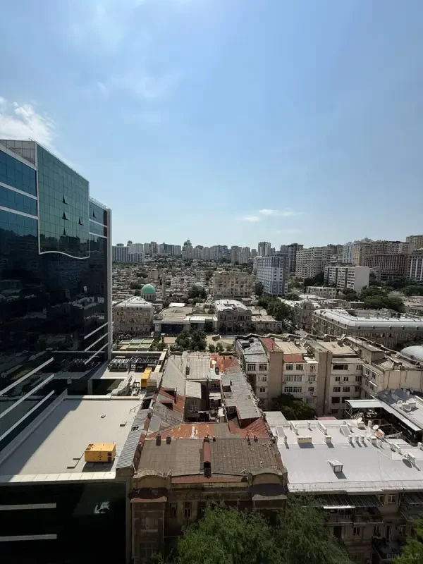 Satılır 4 otaqlı mənzil 121 m²