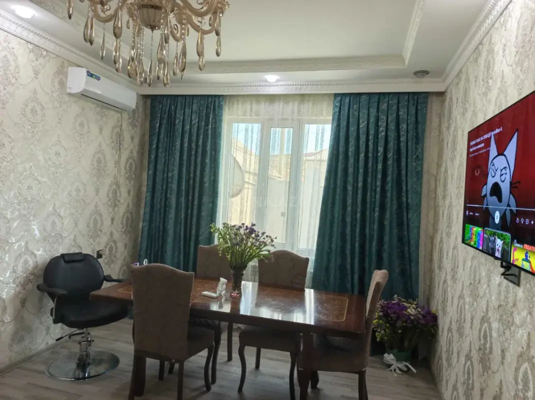 Satılır 8 otaqlı həyət evi 100 m²