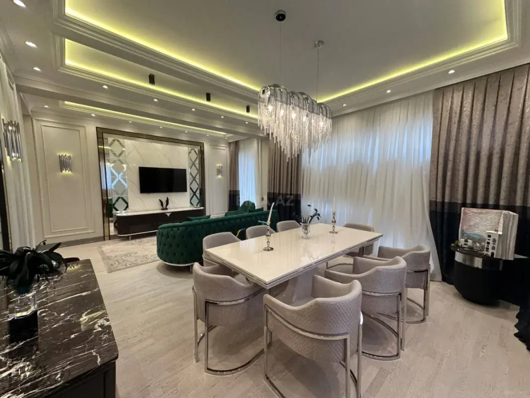 Satılır 4 otaqlı mənzil 190 m²