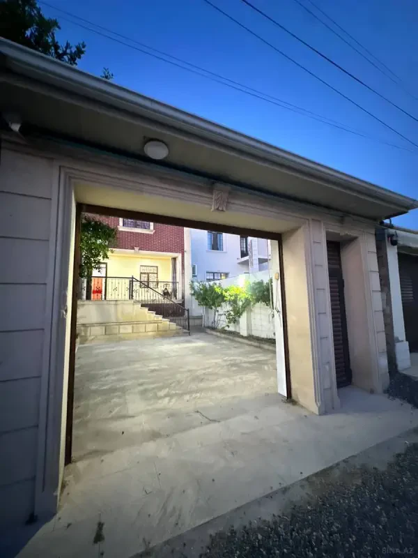 Satılır 5 otaqlı həyət evi 260 m²