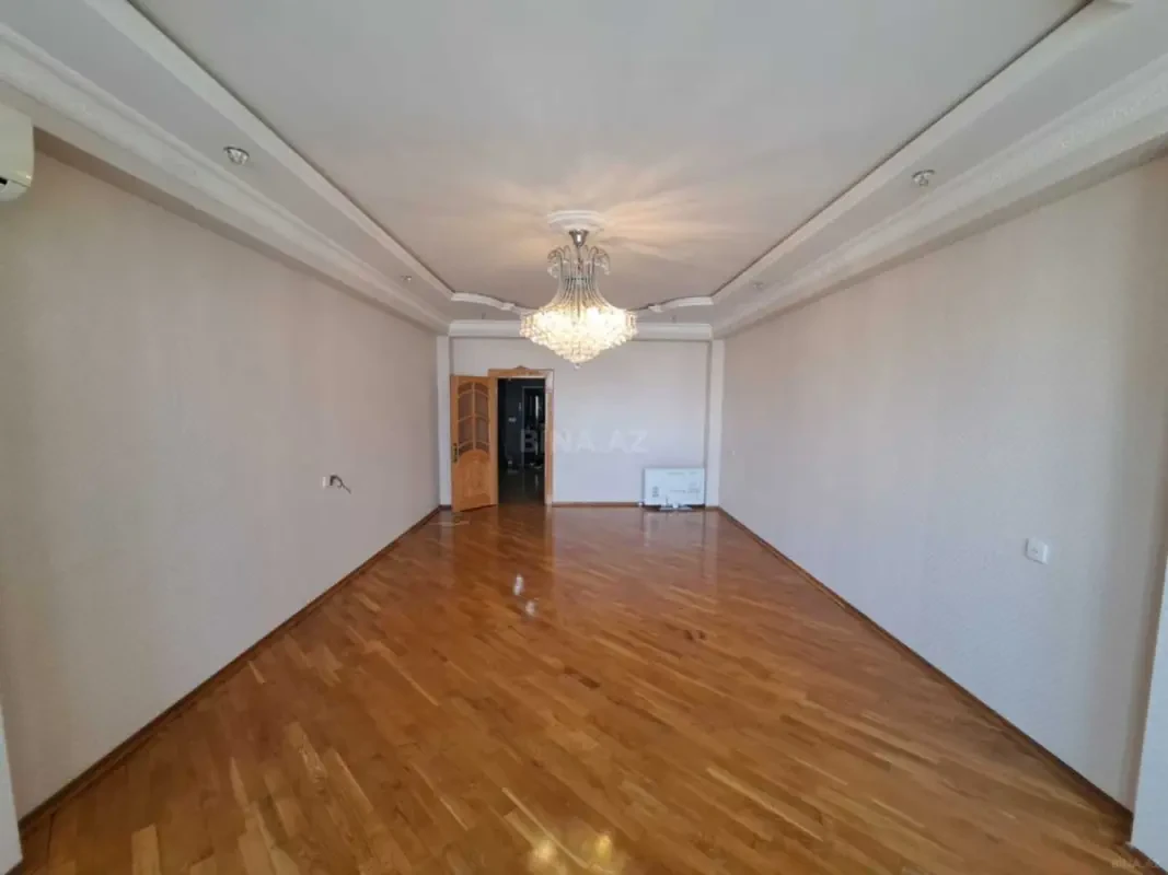 Satılır 3 otaqlı mənzil 124 m²
