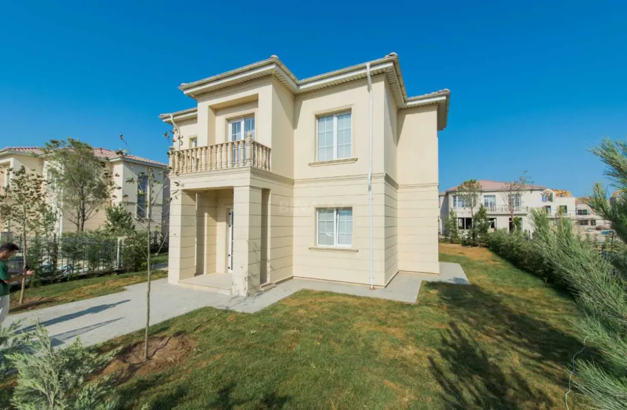 Satılır 5 otaqlı həyət evi 290 m²