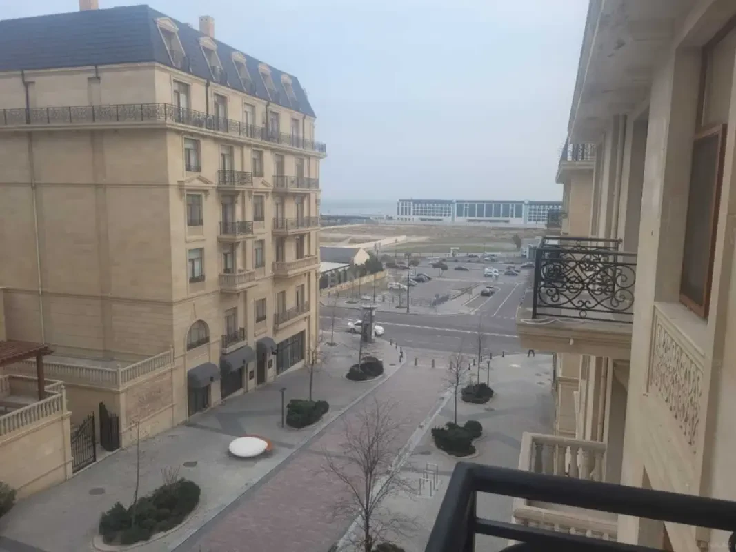 Satılır 3 otaqlı mənzil 136 m²