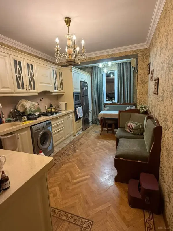 Satılır 4 otaqlı mənzil 120.3 m²