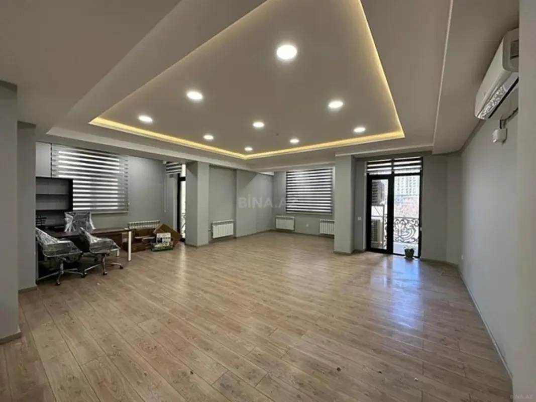 Kirayə verilir 8 otaqlı ofis 900 m²