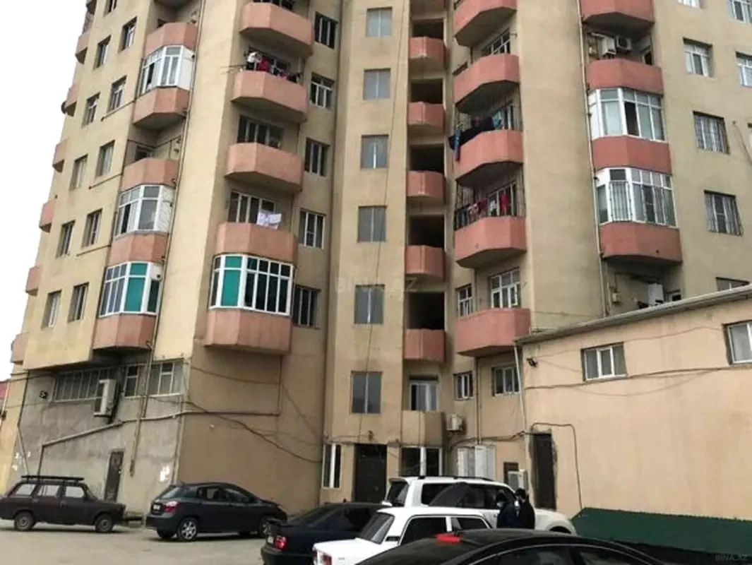 Satılır 4 otaqlı mənzil 141 m²