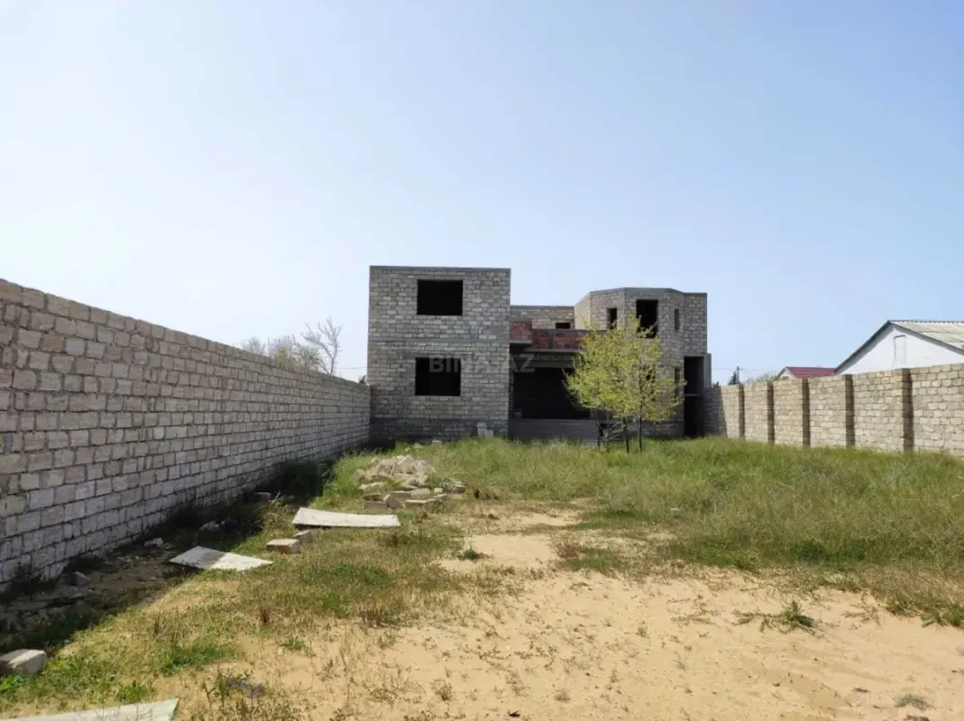 Satılır 8 otaqlı həyət evi 420 m²