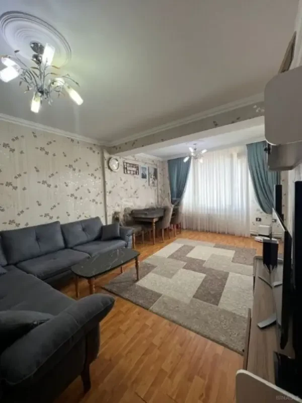 Kirayə verilir 2 otaqlı mənzil 60 m²