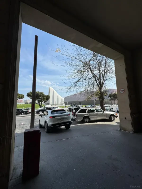 Satılır 2 otaqlı mənzil 135 m²