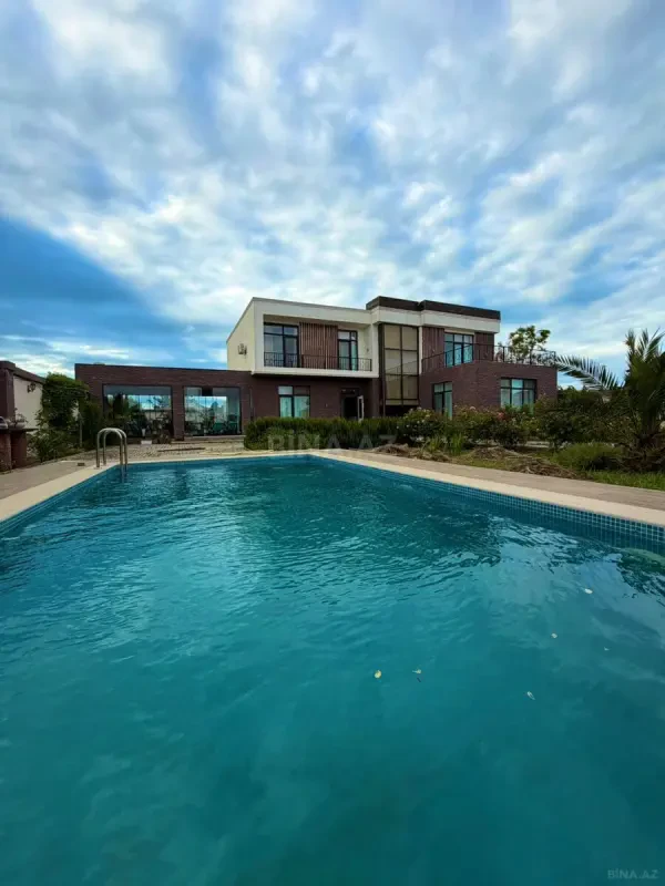 Kirayə verilir 5 otaqlı həyət evi 250 m²