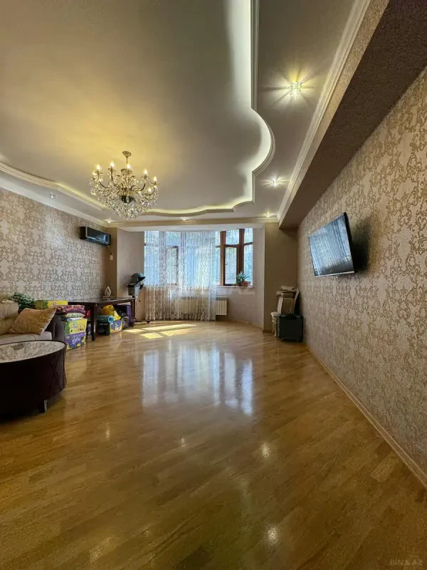 Satılır 4 otaqlı mənzil 165 m²