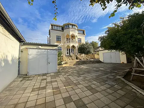Satılır 9 otaqlı həyət evi 435 m² — Bakı 9 otaq 435.00 m²