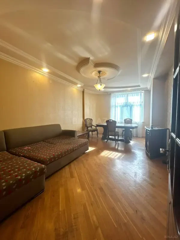 Satılır 3 otaqlı mənzil 118 m²