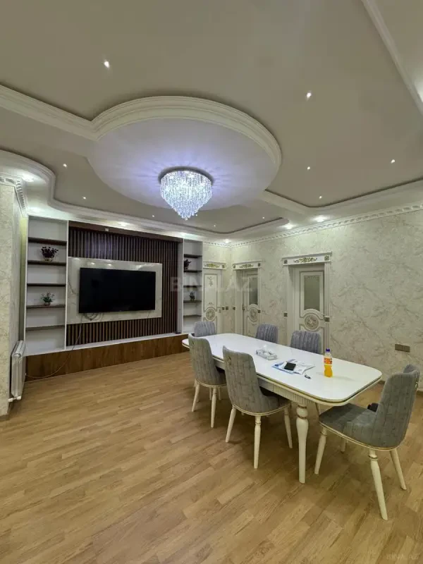 Kirayə verilir 4 otaqlı mənzil 147 m²