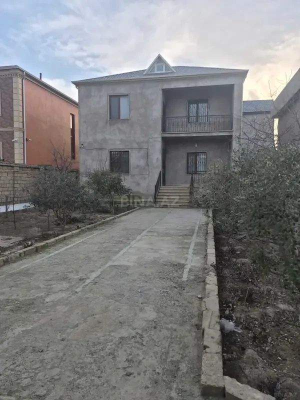 Satılır 5 otaqlı həyət evi 180 m²
