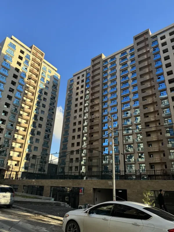 Satılır 3 otaqlı mənzil 121.3 m²