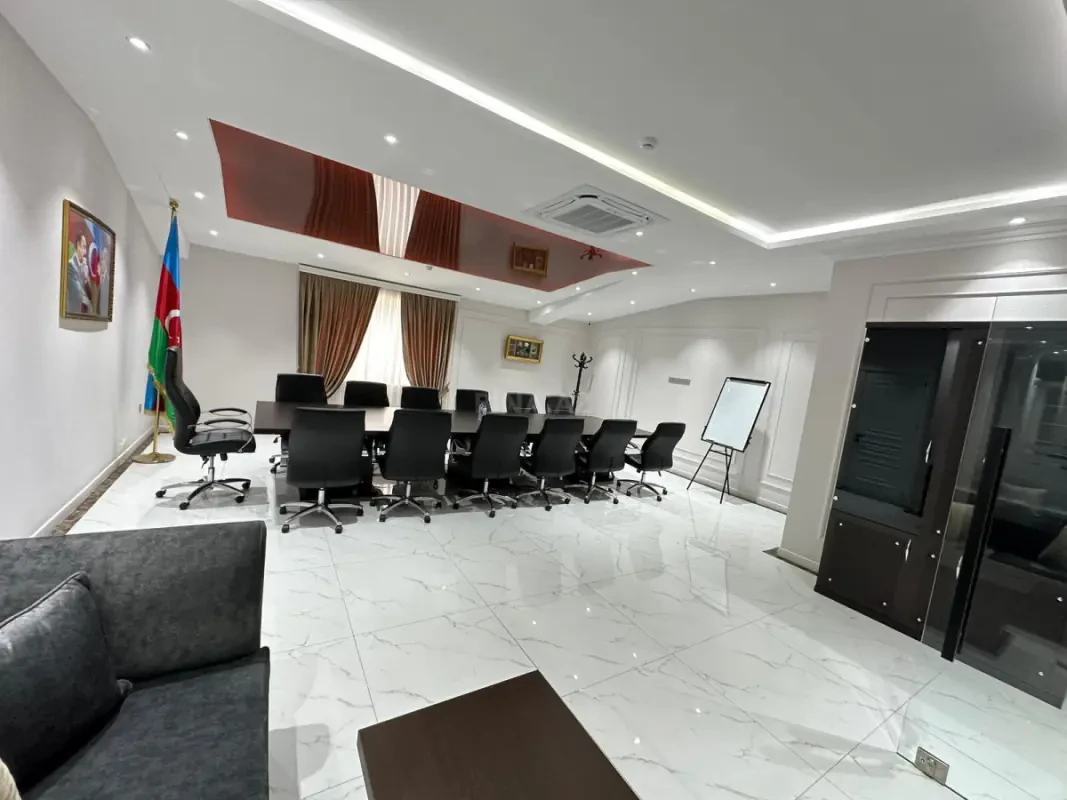 Kirayə verilir 10 otaqlı ofis 675 m²
