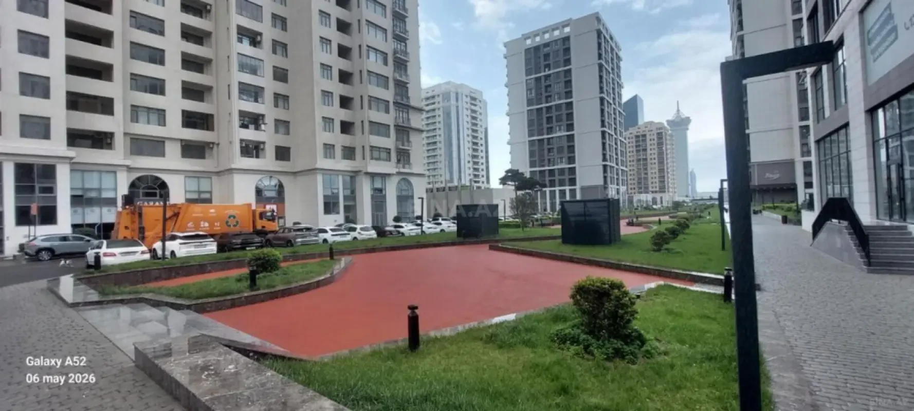 Satılır 4 otaqlı mənzil 200 m²