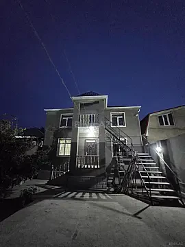 Satılır 4 otaqlı həyət evi 180 m² — Bakı 4 otaq 180.00 m²
