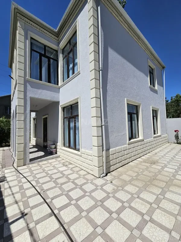 Satılır 4 otaqlı həyət evi 240 m²