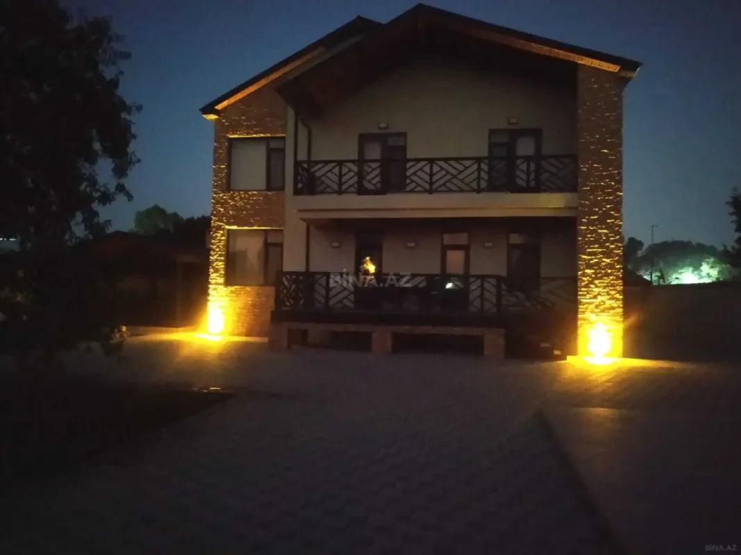 Satılır 7 otaqlı həyət evi 300 m²