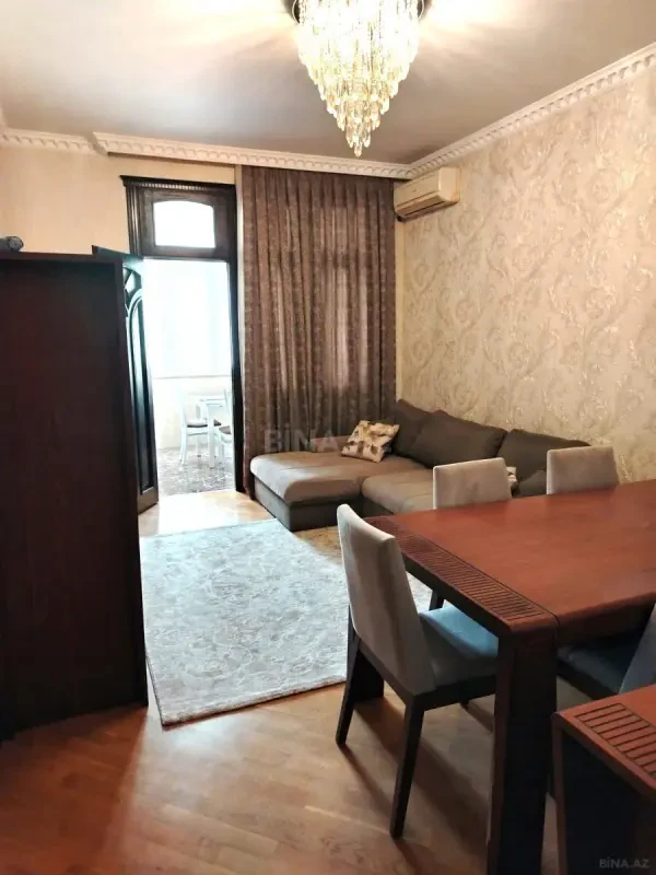 Kirayə verilir 2 otaqlı mənzil 70 m²