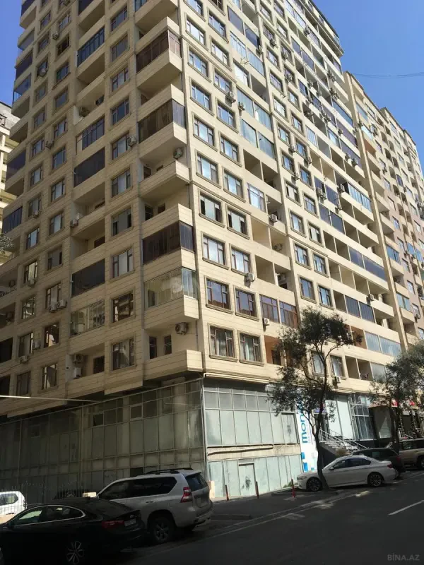 Satılır 4 otaqlı mənzil 173 m²