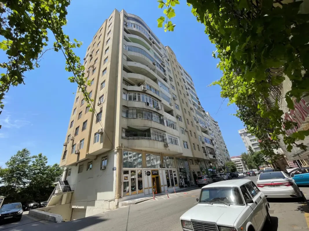 Satılır 3 otaqlı mənzil 158 m²