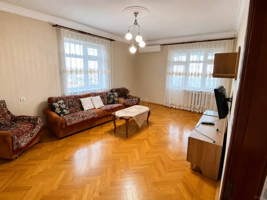 Satılır 2 otaqlı mənzil 86 m²