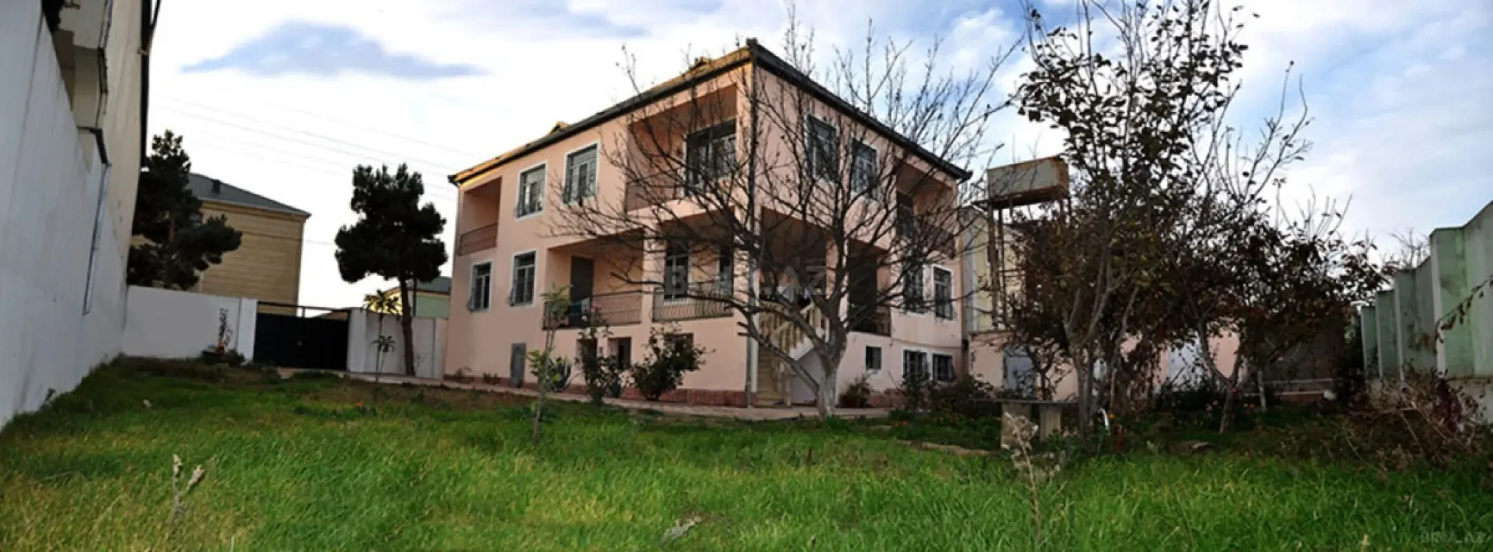 Satılır 9 otaqlı həyət evi 480 m²