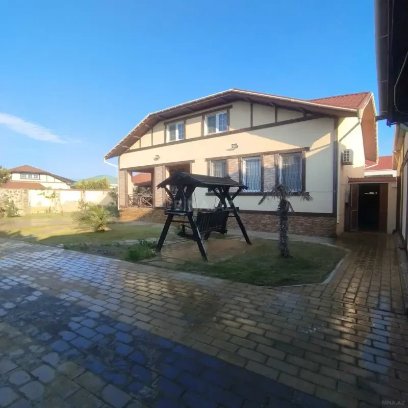 Satılır 5 otaqlı həyət evi 220 m²