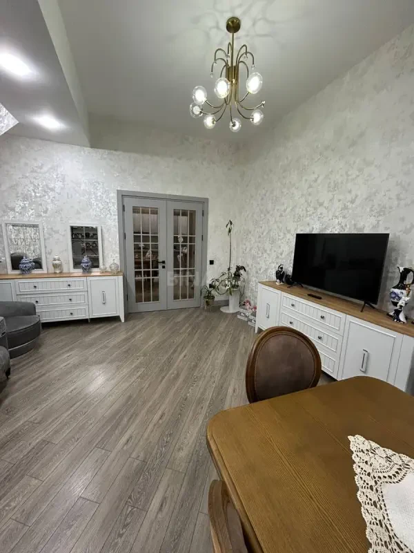Satılır 3 otaqlı mənzil 104 m²