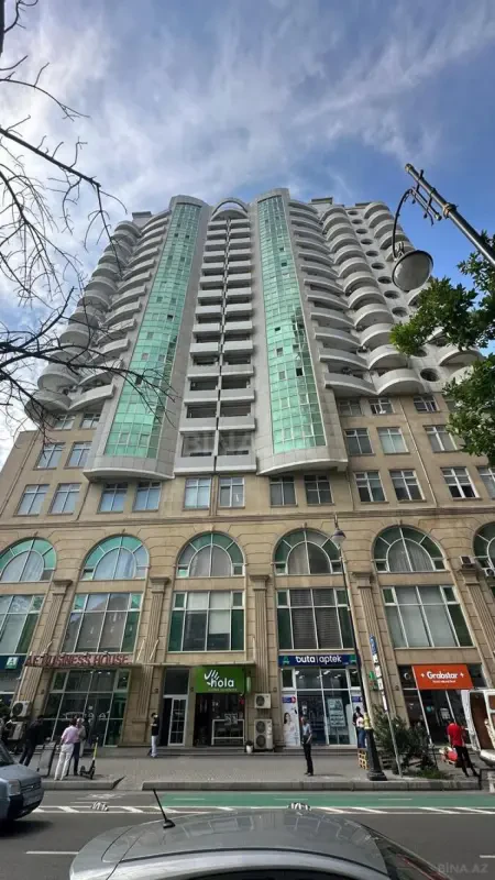 Kirayə verilir 4 otaqlı mənzil 215 m²