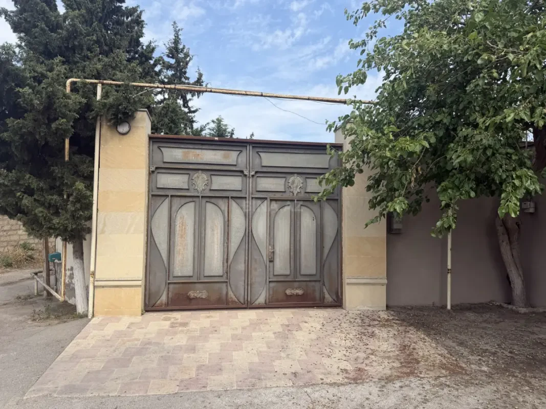 Satılır 4 otaqlı həyət evi 1000 m²