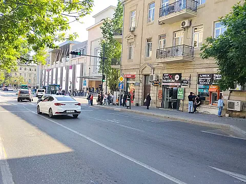 Kirayə verilir obyekt 100 m² — Bakı 100.00 m²