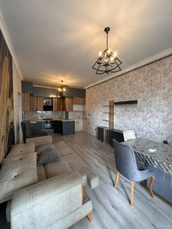 Satılır 2 otaqlı mənzil 81 m²