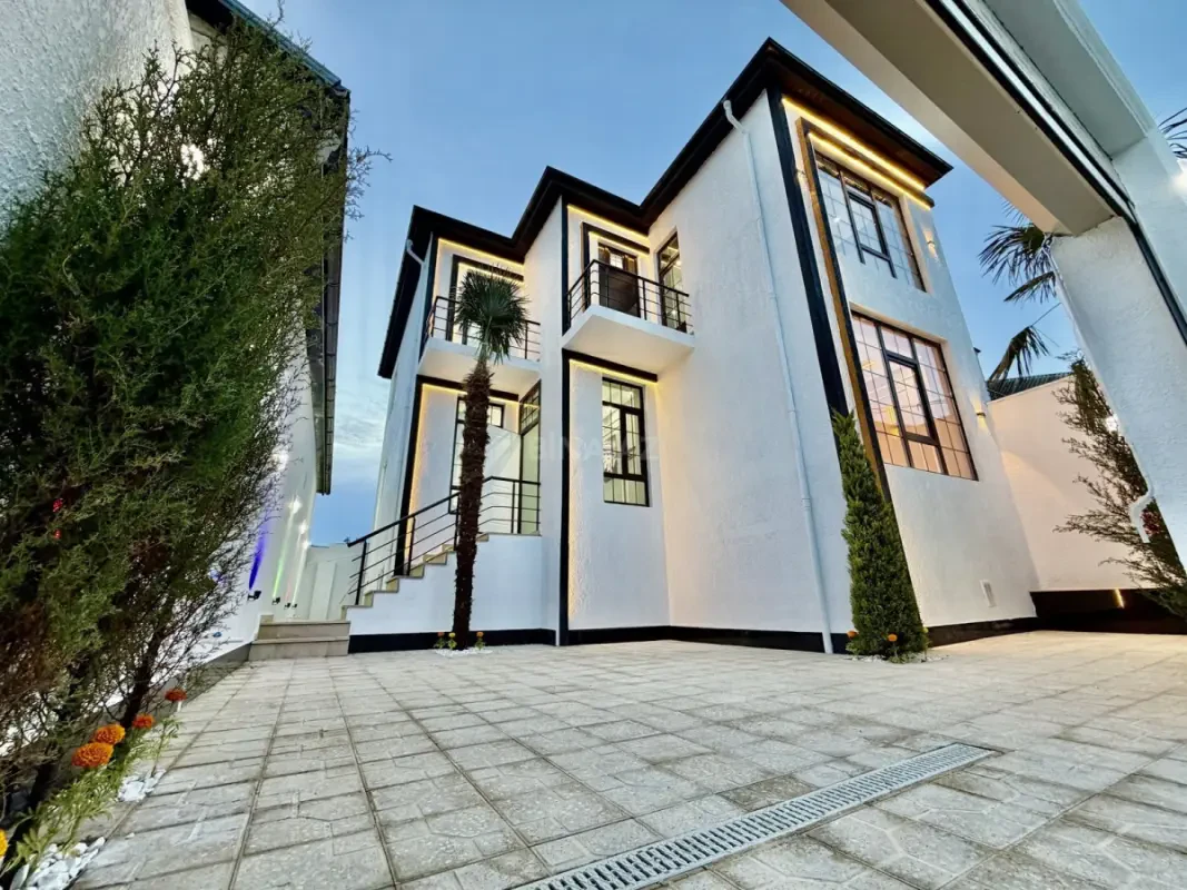Satılır 5 otaqlı həyət evi 200 m²