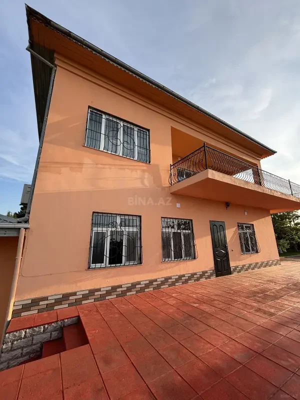 Satılır 5 otaqlı həyət evi 198 m²