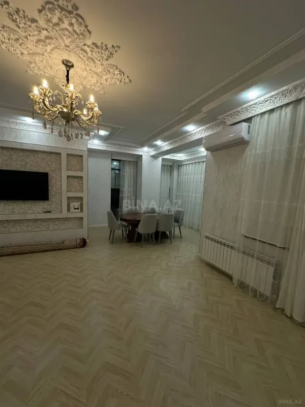 Satılır 3 otaqlı mənzil 136 m²