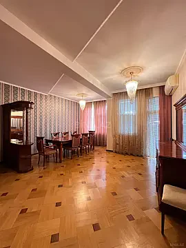 Satılır 4 otaqlı mənzil 165 m² — Bakı 4 otaq 165.00 m²