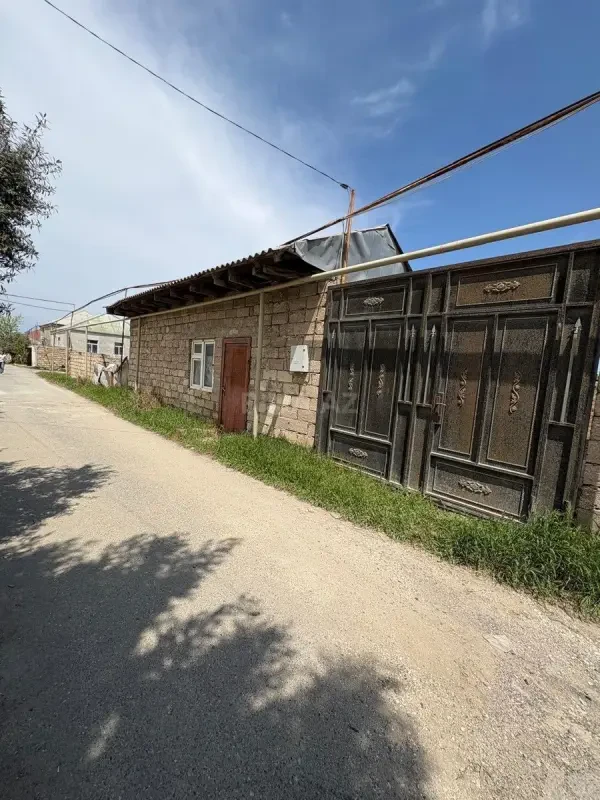 Satılır 4 otaqlı həyət evi 1300 m²